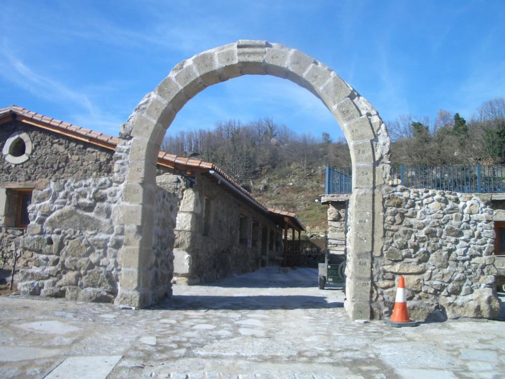 Albergue El Solitario Banos De Montemayor Exteriör bild